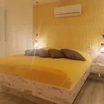 Majusfa Balatonszarszo