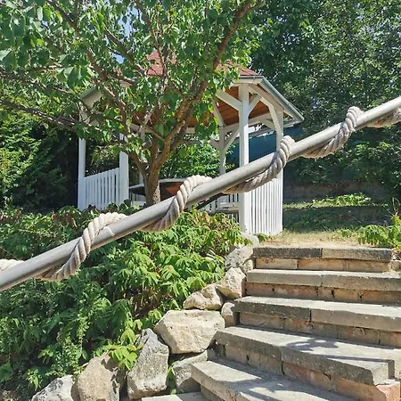 Majusfa * بالاتونسزارسكو