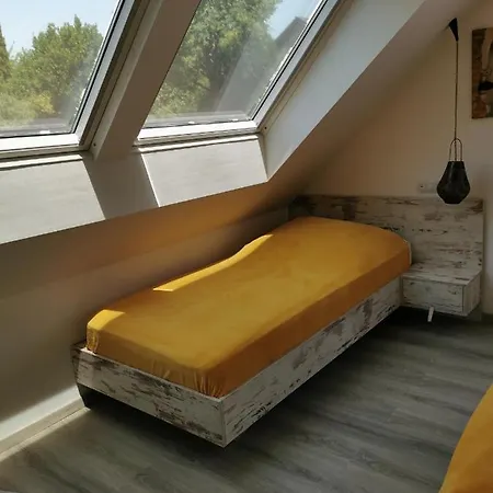 Majusfa Vila Balatonszarszo