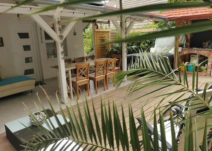 Majusfa Willa Balatonszarszo